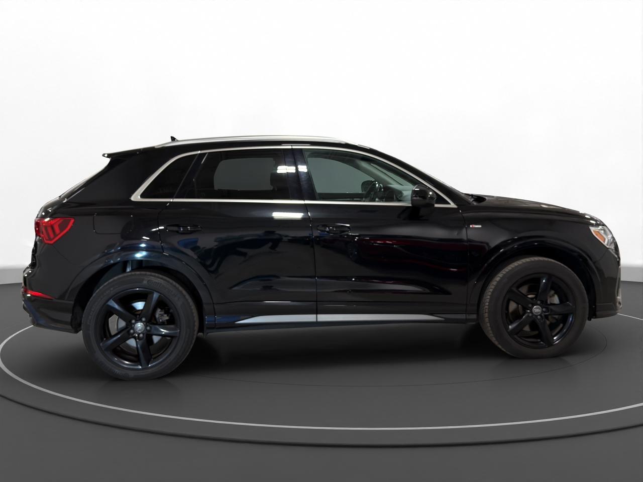 2020 Audi Q3 Progressiv 45 TFSI quattro Photo3