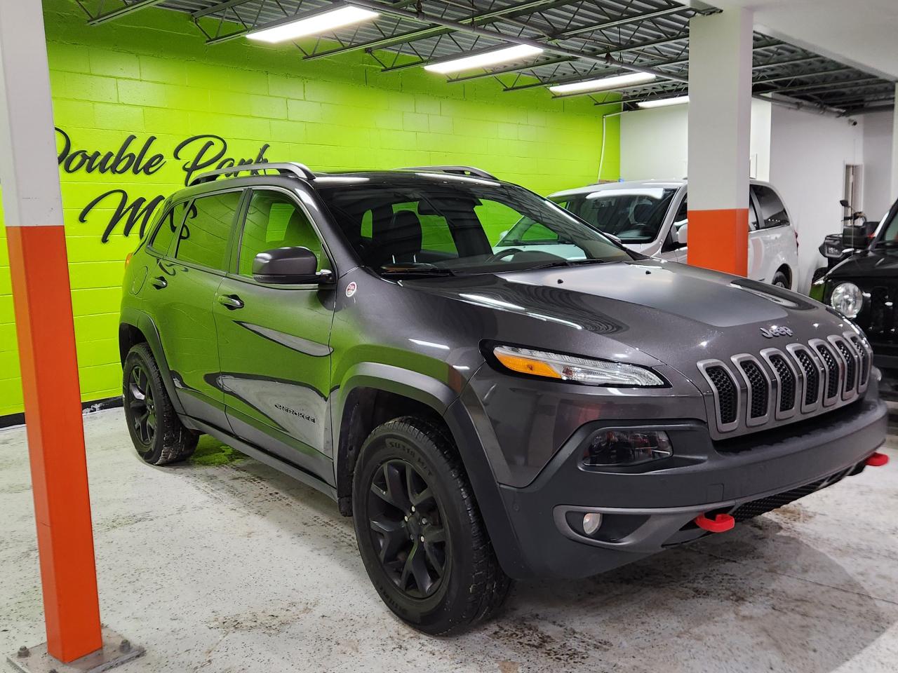 2016 Jeep Cherokee Trailhawk SAFTY PKG LTHR P-ROOF COOL SEATS LOADED Photo