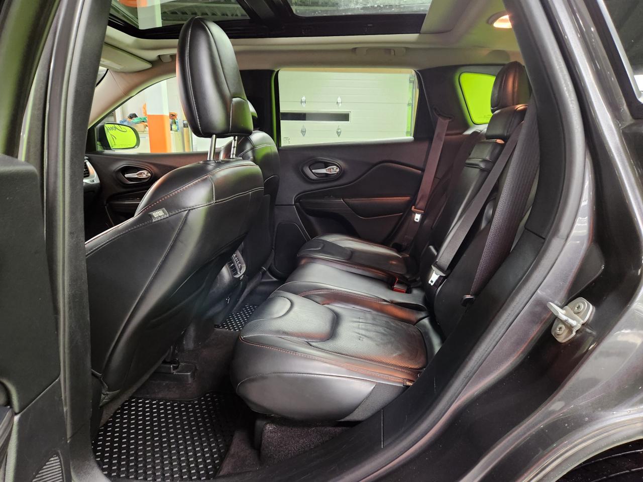 2016 Jeep Cherokee Trailhawk SAFTY PKG LTHR P-ROOF COOL SEATS LOADED Photo