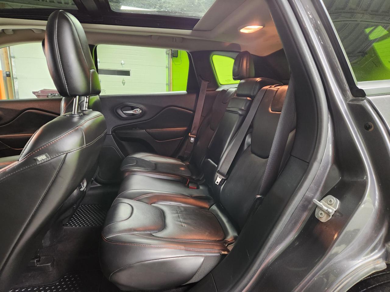 2016 Jeep Cherokee Trailhawk SAFTY PKG LTHR P-ROOF COOL SEATS LOADED Photo