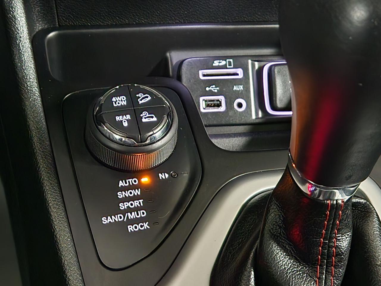 2016 Jeep Cherokee Trailhawk SAFTY PKG LTHR P-ROOF COOL SEATS LOADED Photo