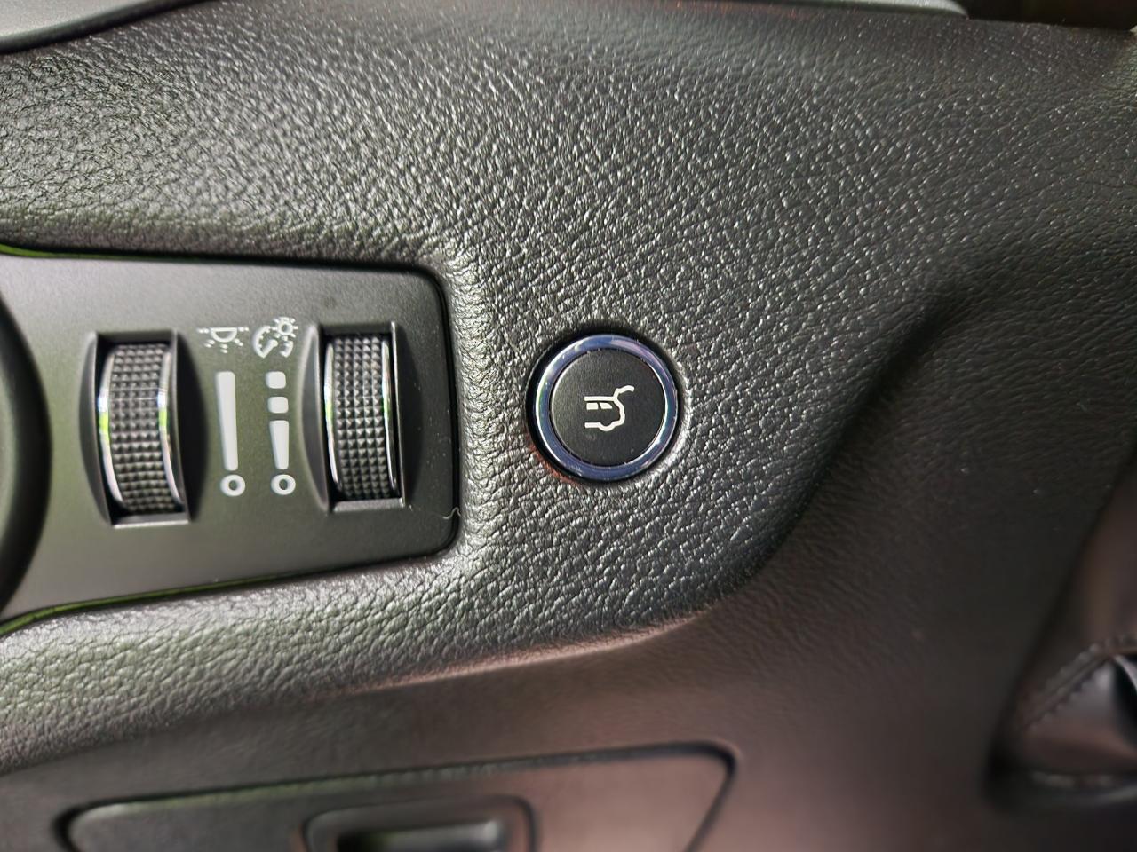 2016 Jeep Cherokee Trailhawk SAFTY PKG LTHR P-ROOF COOL SEATS LOADED Photo