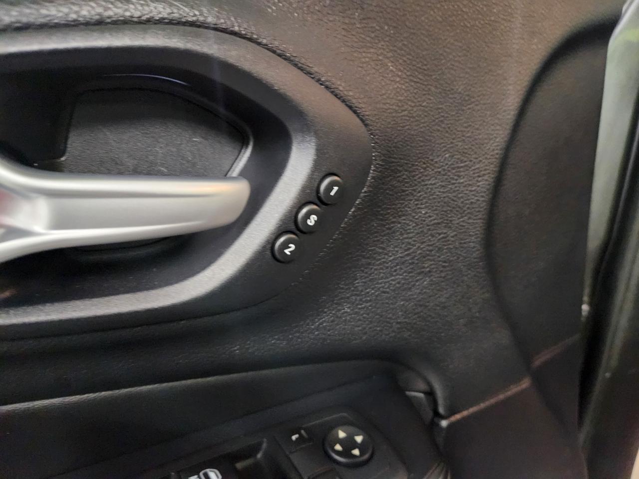 2016 Jeep Cherokee Trailhawk SAFTY PKG LTHR P-ROOF COOL SEATS LOADED Photo