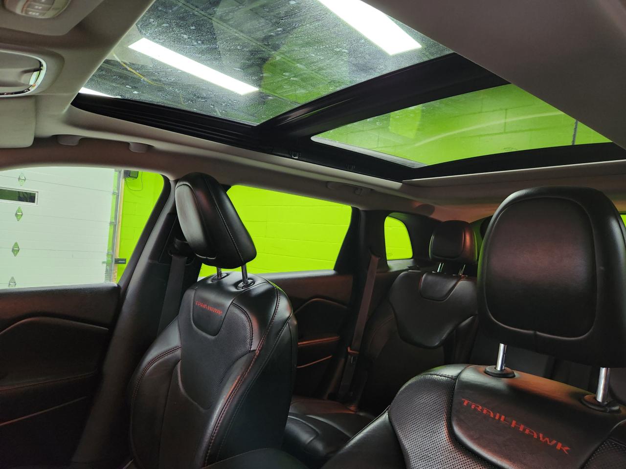 2016 Jeep Cherokee Trailhawk SAFTY PKG LTHR P-ROOF COOL SEATS LOADED Photo