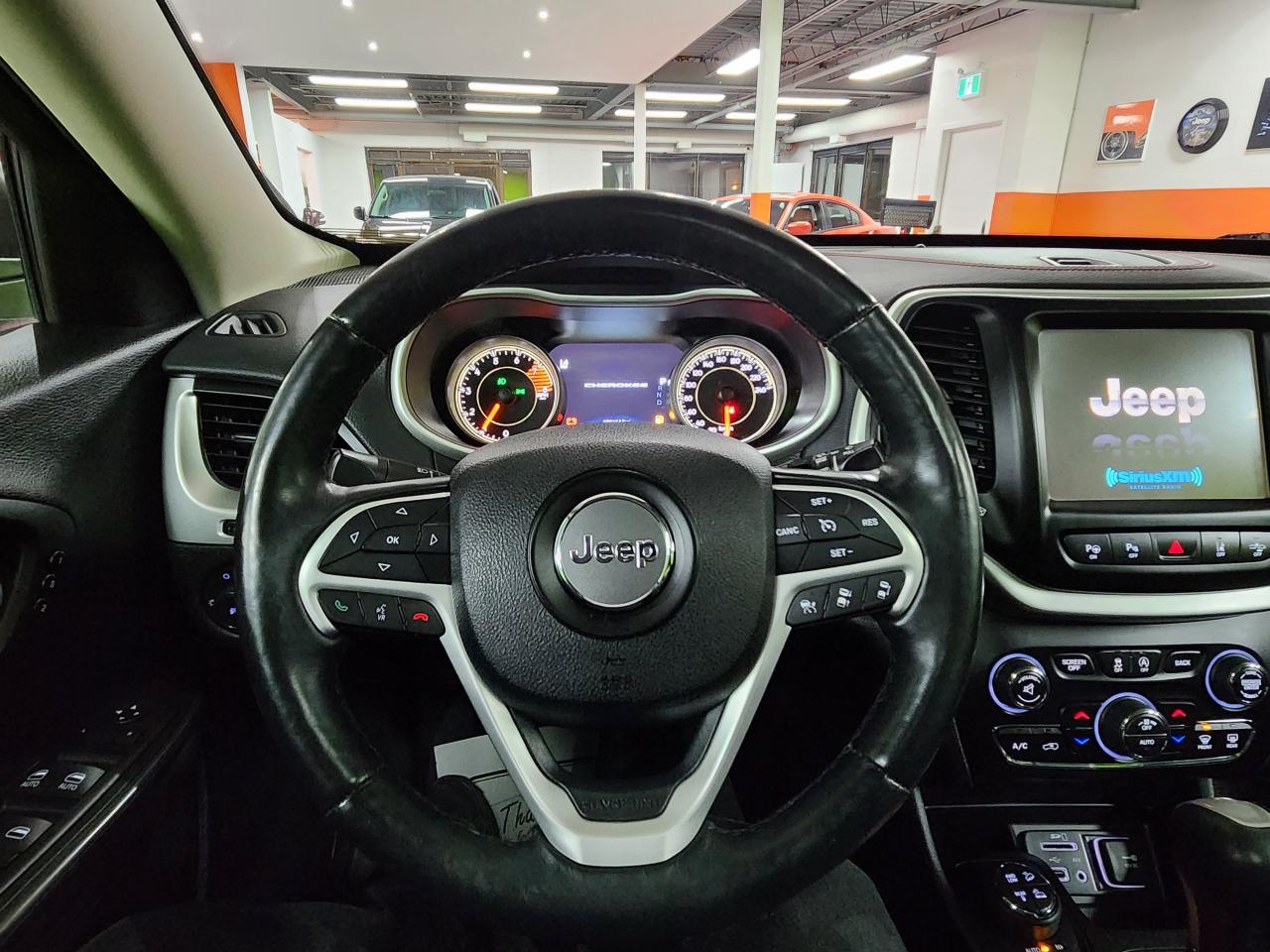 2016 Jeep Cherokee Trailhawk SAFTY PKG LTHR P-ROOF COOL SEATS LOADED Photo