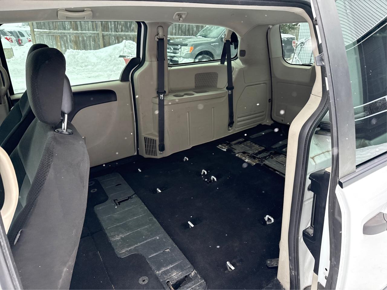 2016 Dodge Grand Caravan delivery van - Photo #10