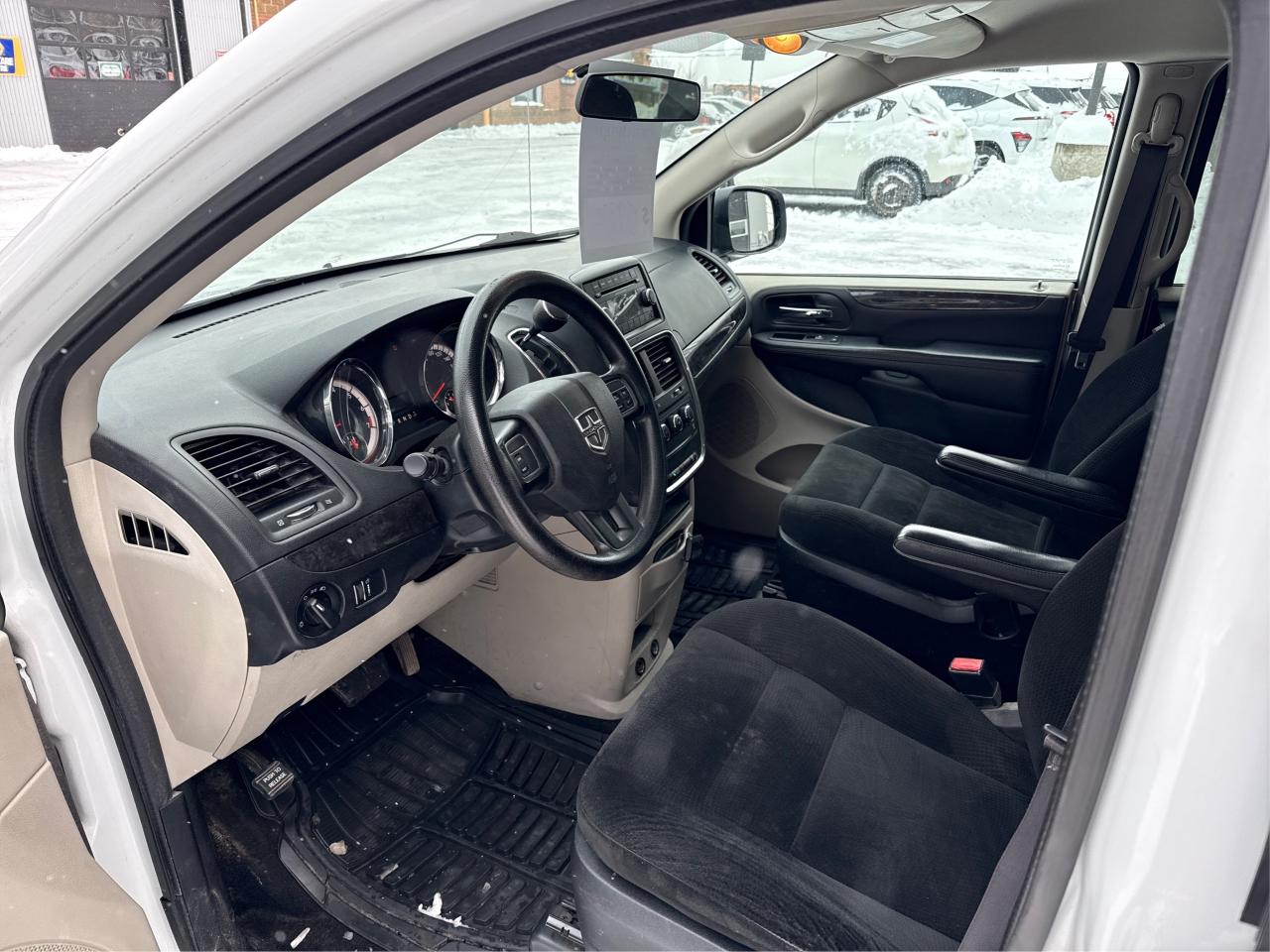 2016 Dodge Grand Caravan delivery van - Photo #9