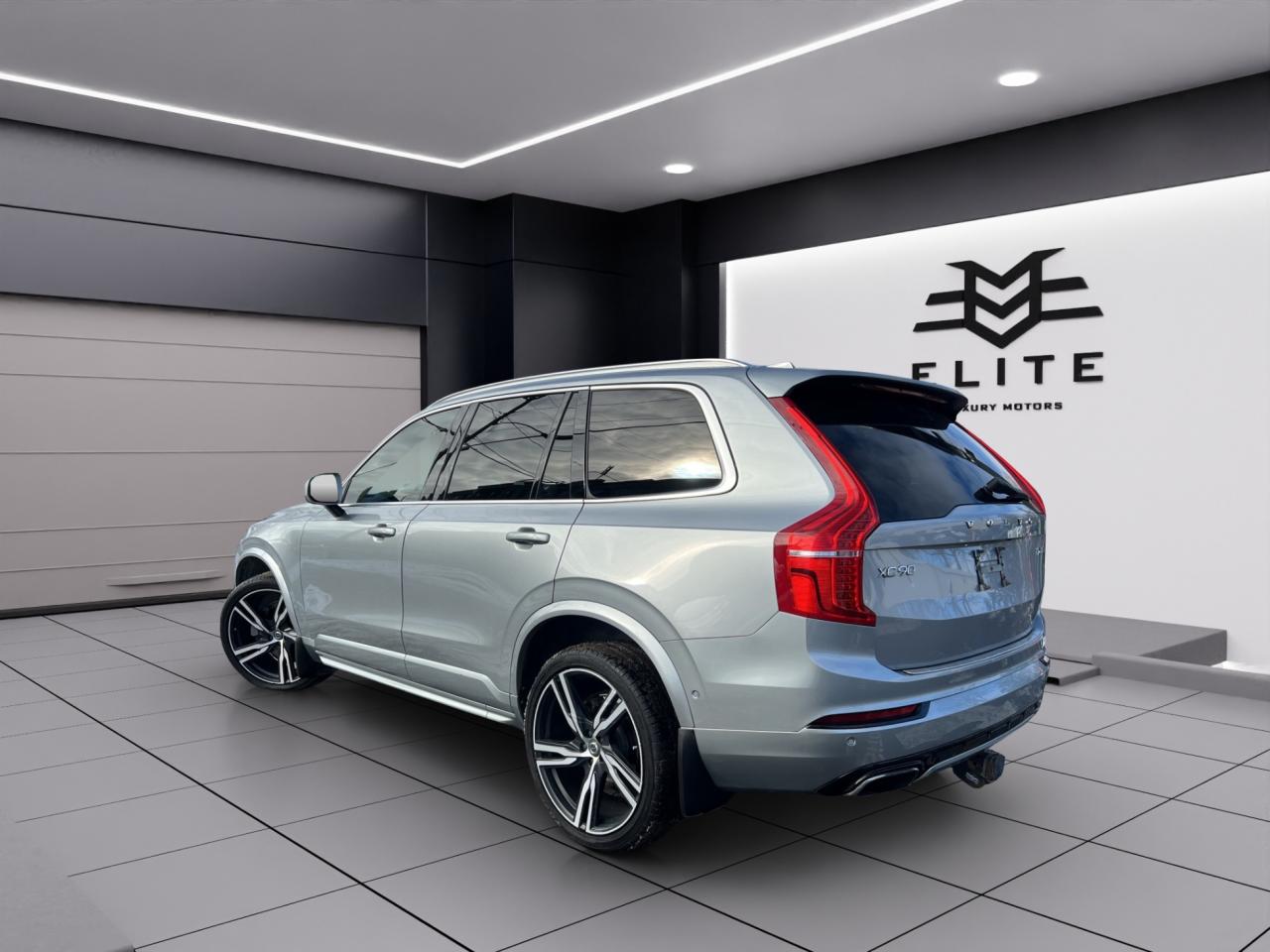 2017 Volvo XC90 T6 R-Design 7-Passenger AWD - Navigation !! Photo