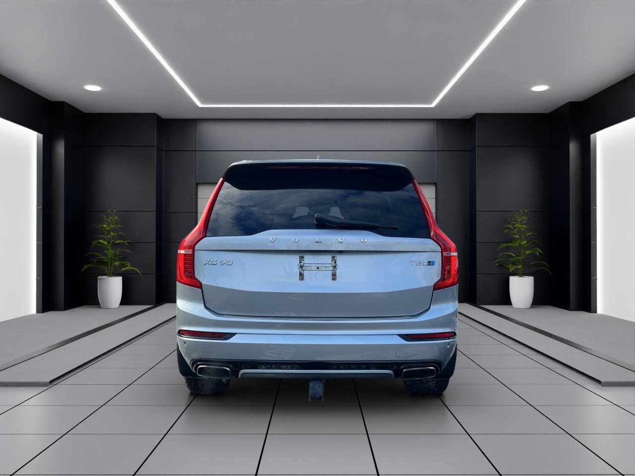 2017 Volvo XC90 T6 R-Design 7-Passenger AWD - Navigation !! Photo