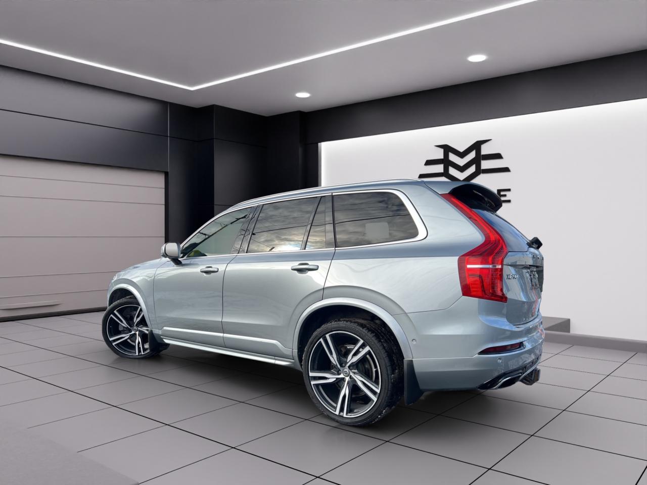2017 Volvo XC90 T6 R-Design 7-Passenger AWD - Navigation !! Photo