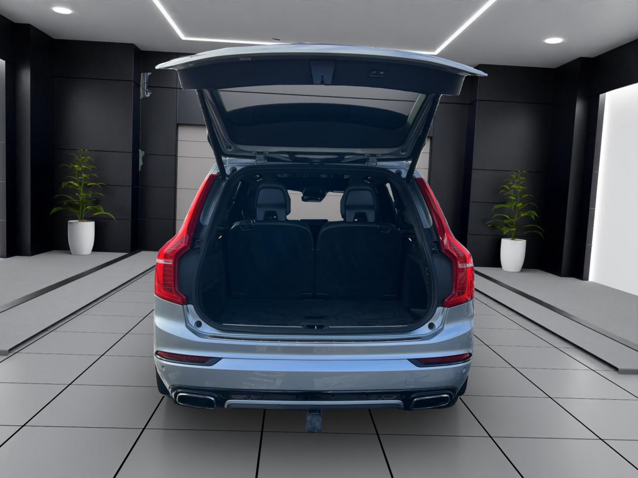 2017 Volvo XC90 T6 R-Design 7-Passenger AWD - Navigation !! Photo