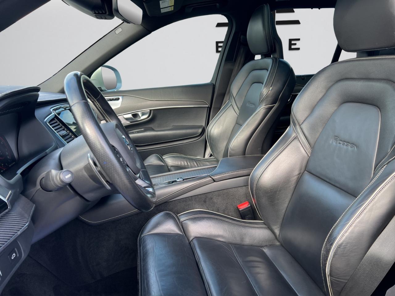 2017 Volvo XC90 T6 R-Design 7-Passenger AWD - Navigation !! Photo