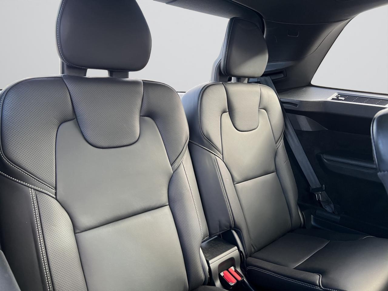 2017 Volvo XC90 T6 R-Design 7-Passenger AWD - Navigation !! Photo