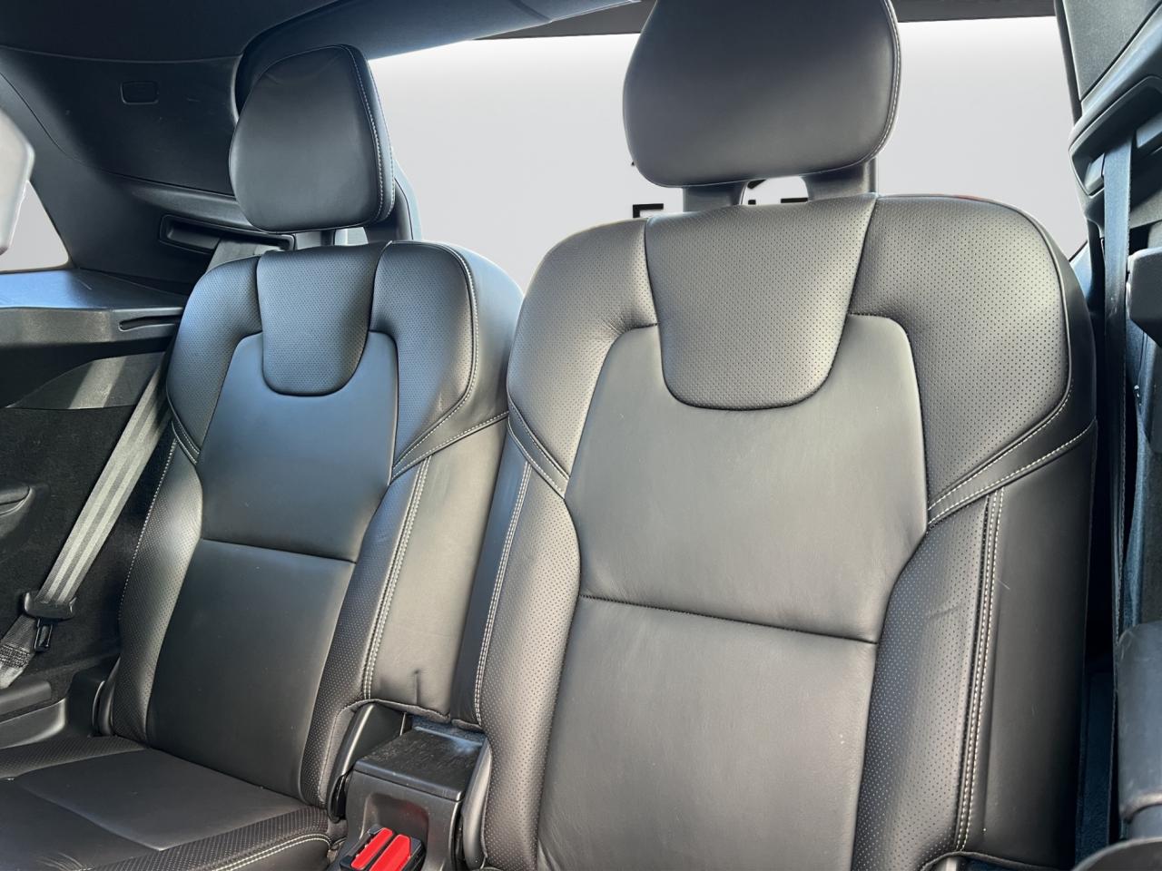 2017 Volvo XC90 T6 R-Design 7-Passenger AWD - Navigation !! Photo