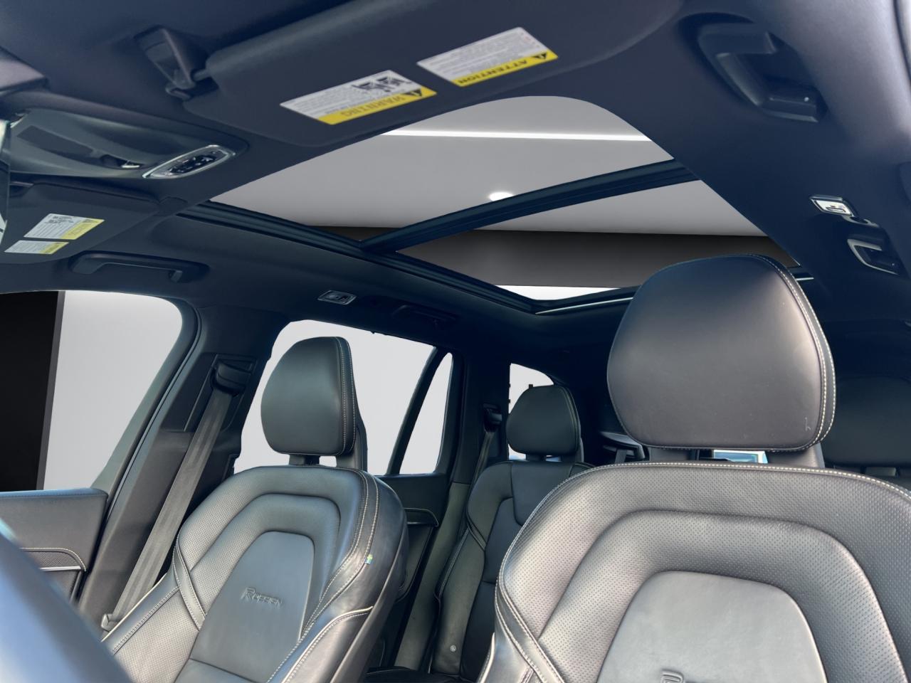 2017 Volvo XC90 T6 R-Design 7-Passenger AWD - Navigation !! Photo