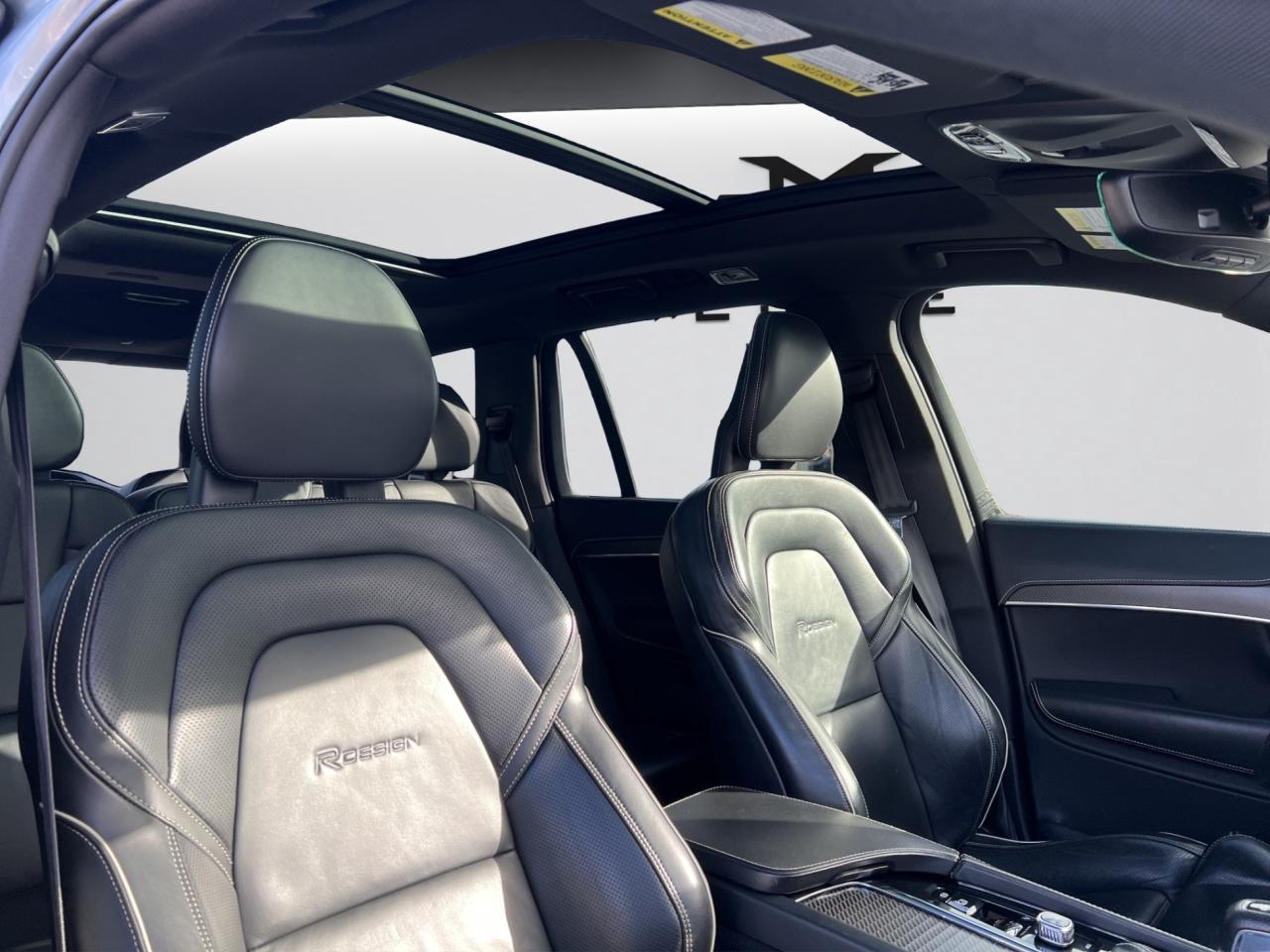 2017 Volvo XC90 T6 R-Design 7-Passenger AWD - Navigation !! Photo