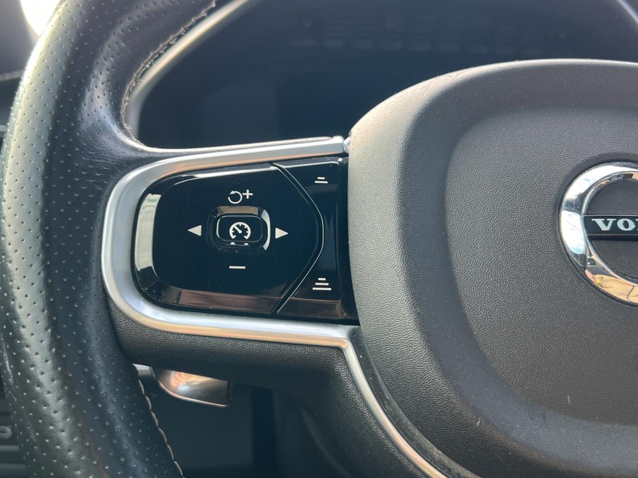 2017 Volvo XC90 T6 R-Design 7-Passenger AWD - Navigation !! Photo