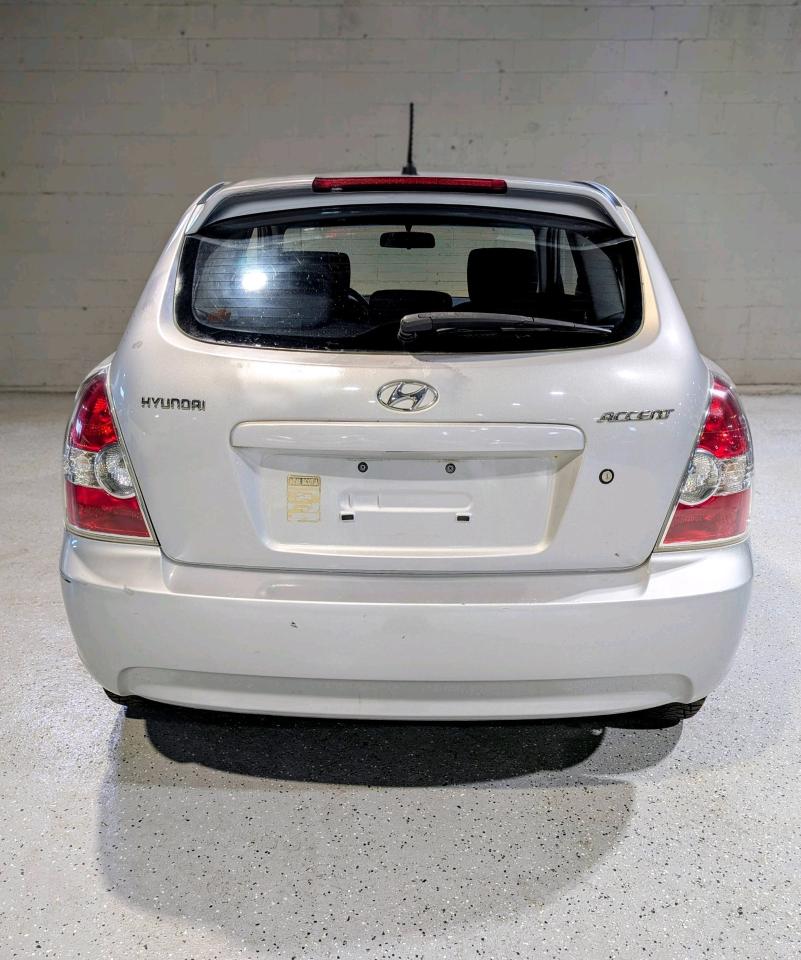 2011 Hyundai Accent 3dr HB Auto SE Photo3