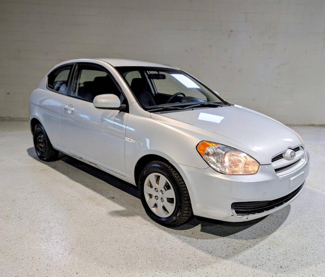 2011 Hyundai Accent 3dr HB Auto SE Photo2