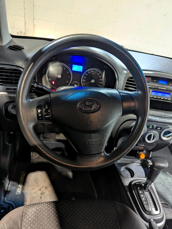 2011 Hyundai Accent 3dr HB Auto SE Photo