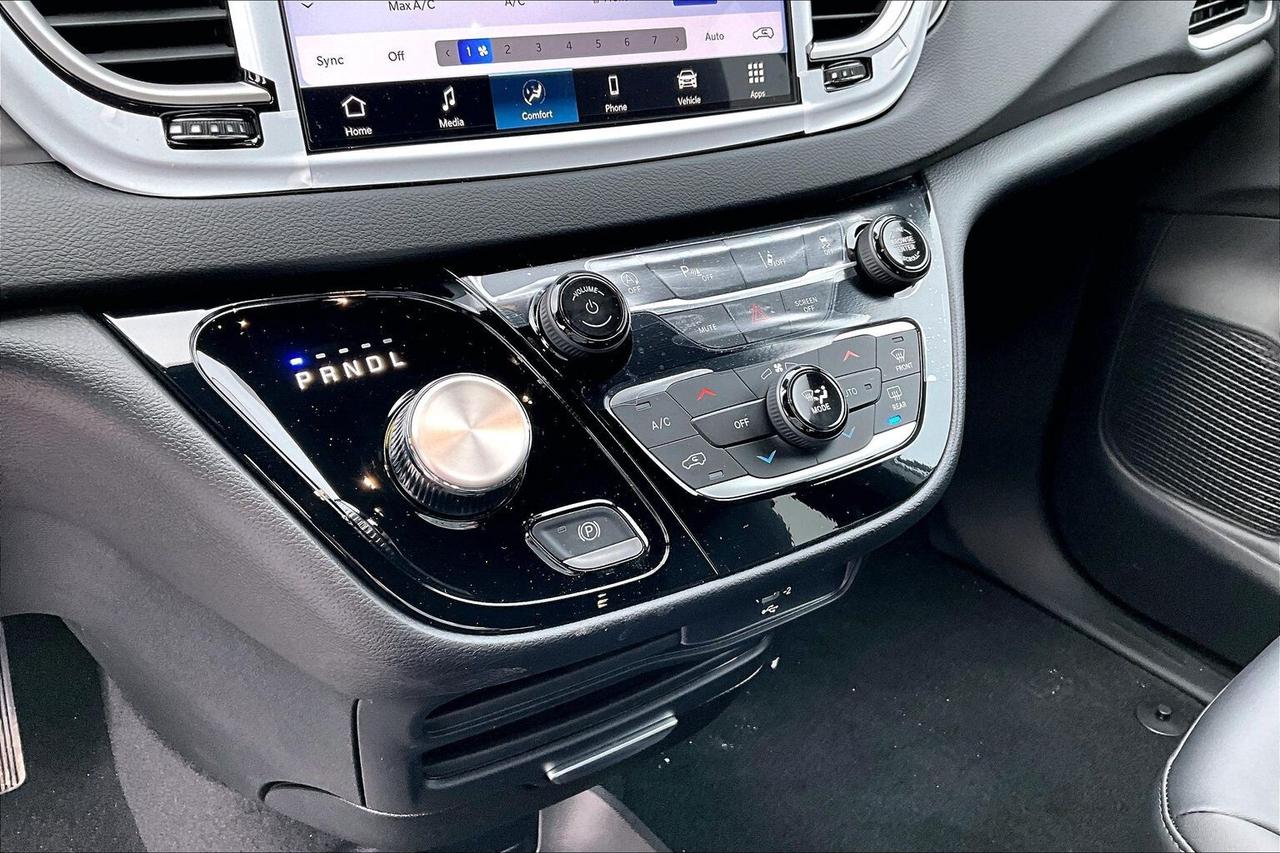 2026 Dodge Grand Caravan SXT | Power Doors & Lifgate | Leather | Stow N Go Photo