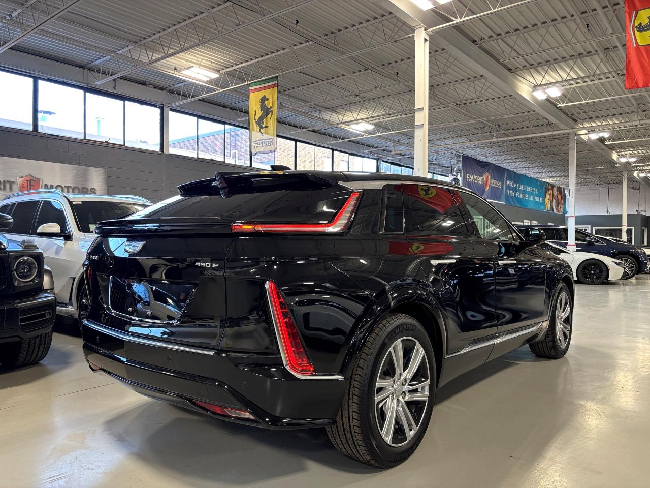 2024 Cadillac LYRIQ Tech|1SA|RWD|CLUSTERNAV|FULLPANOROOF|LEATHER|CAM|+ - Photo #4