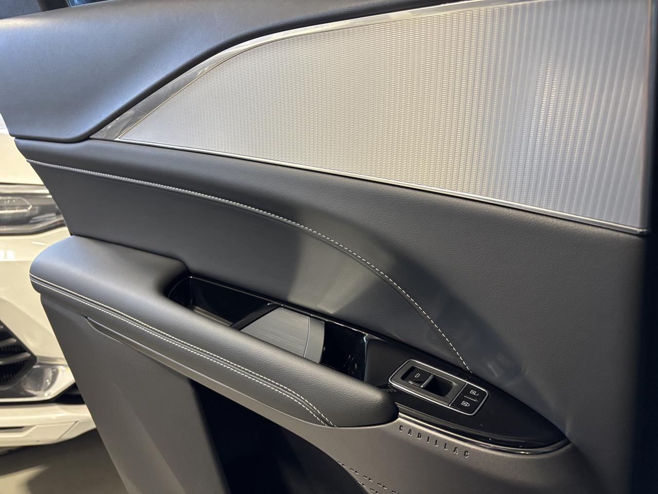 2024 Cadillac LYRIQ Tech|1SA|RWD|CLUSTERNAV|FULLPANOROOF|LEATHER|CAM|+ - Photo #9