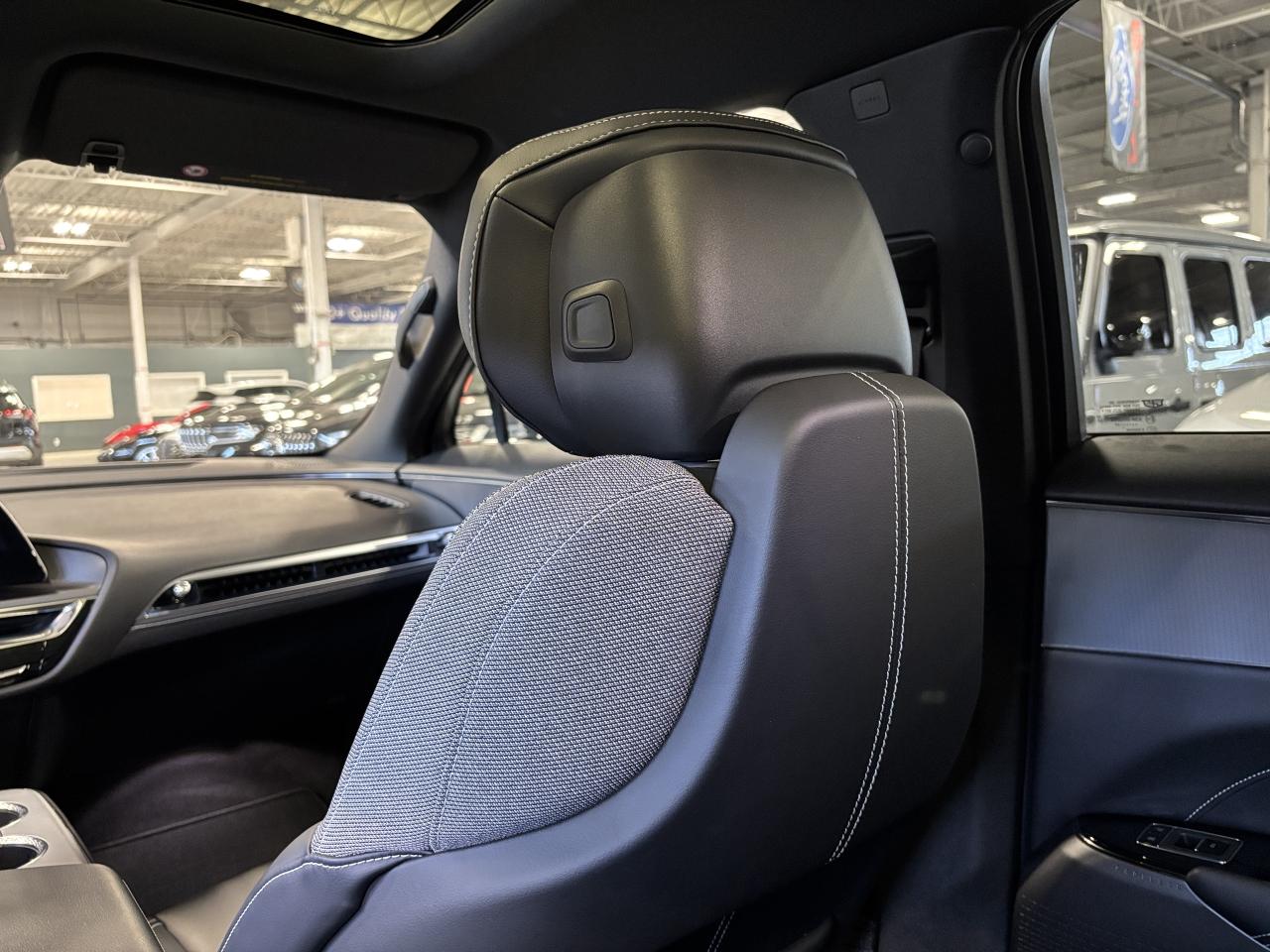 2024 Cadillac LYRIQ Tech|1SA|RWD|CLUSTERNAV|FULLPANOROOF|LEATHER|CAM|+ - Photo #12