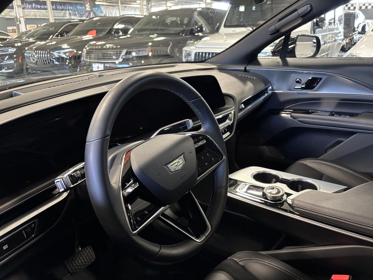 2024 Cadillac LYRIQ Tech|1SA|RWD|CLUSTERNAV|FULLPANOROOF|LEATHER|CAM|+ - Photo #15