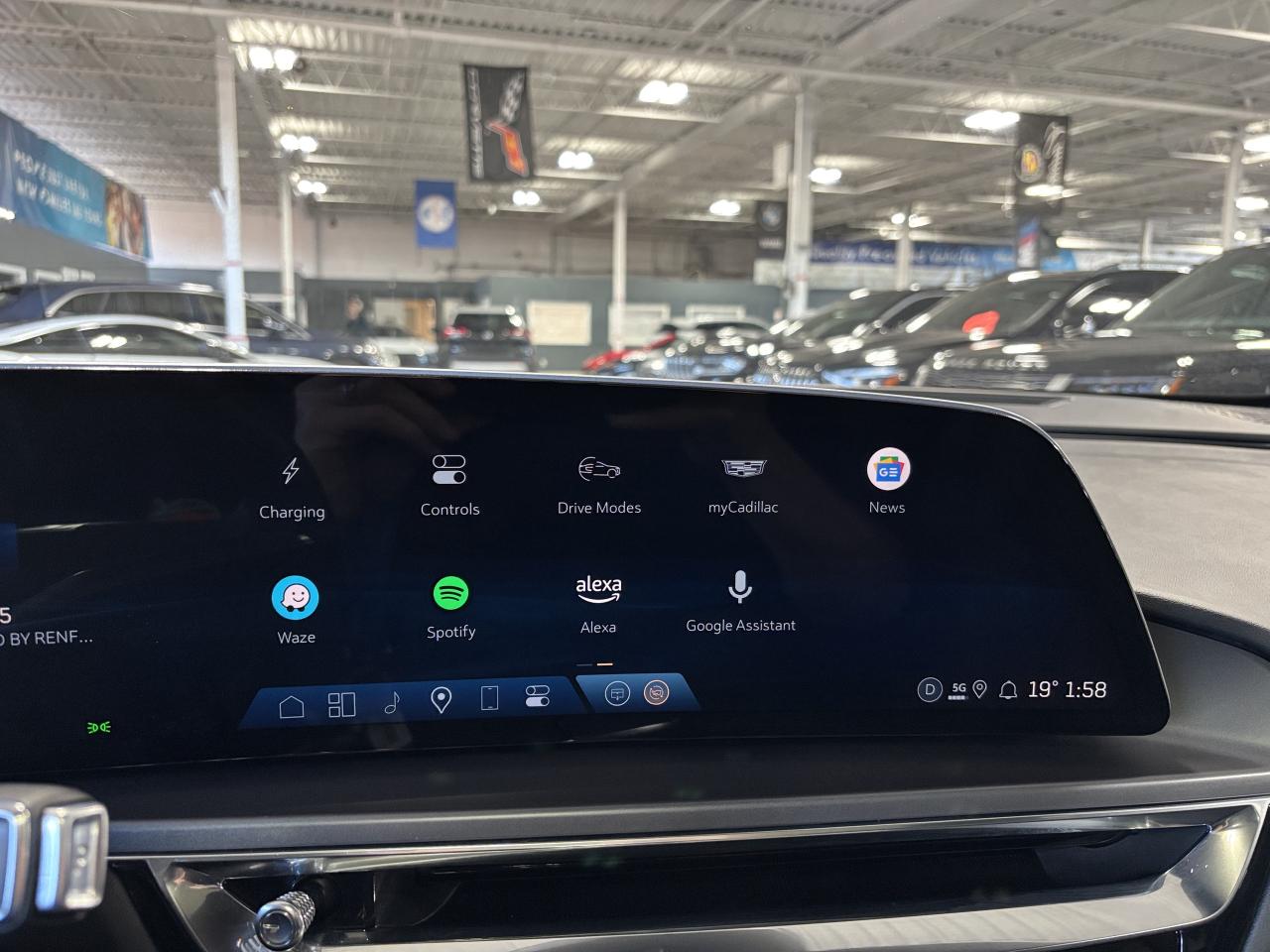 2024 Cadillac LYRIQ Tech|1SA|RWD|CLUSTERNAV|FULLPANOROOF|LEATHER|CAM|+ - Photo #22