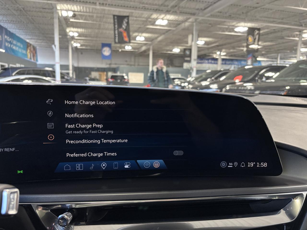 2024 Cadillac LYRIQ Tech|1SA|RWD|CLUSTERNAV|FULLPANOROOF|LEATHER|CAM|+ - Photo #24