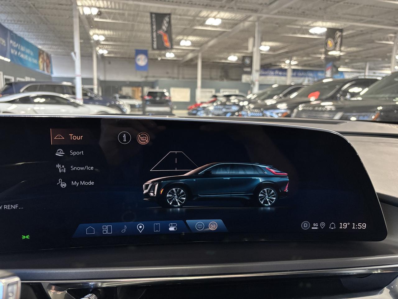 2024 Cadillac LYRIQ Tech|1SA|RWD|CLUSTERNAV|FULLPANOROOF|LEATHER|CAM|+ - Photo #26