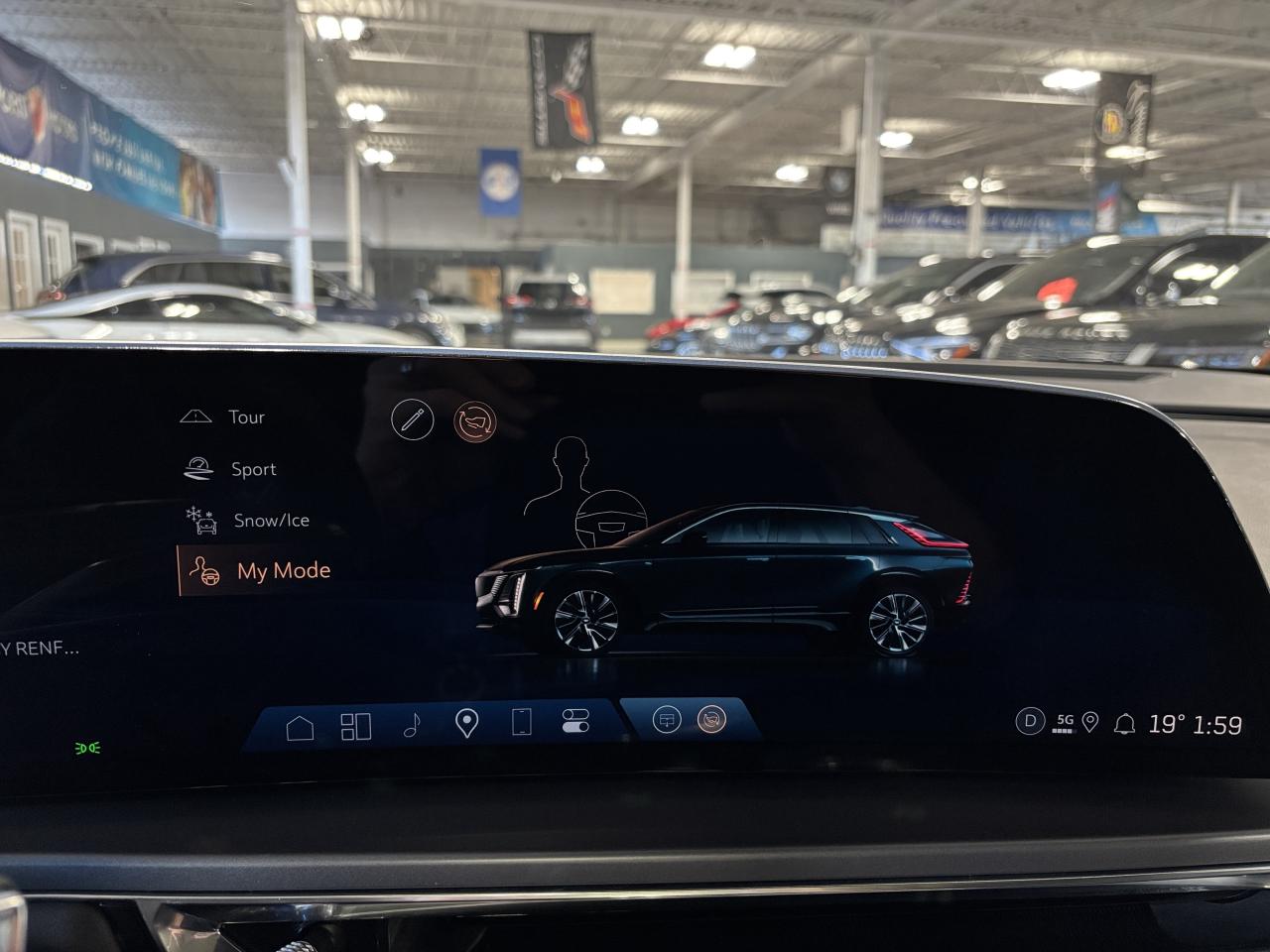 2024 Cadillac LYRIQ Tech|1SA|RWD|CLUSTERNAV|FULLPANOROOF|LEATHER|CAM|+ - Photo #29