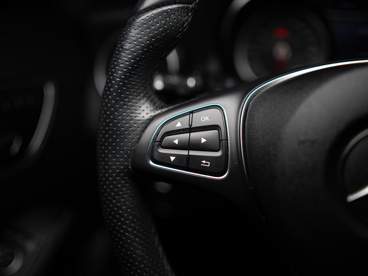 2020 Mercedes-Benz GLA 250 | AMG | PANO | WOOD TRIM Photo