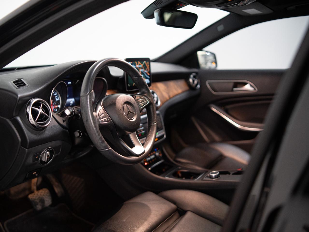 2020 Mercedes-Benz GLA 250 | AMG | PANO | WOOD TRIM Photo