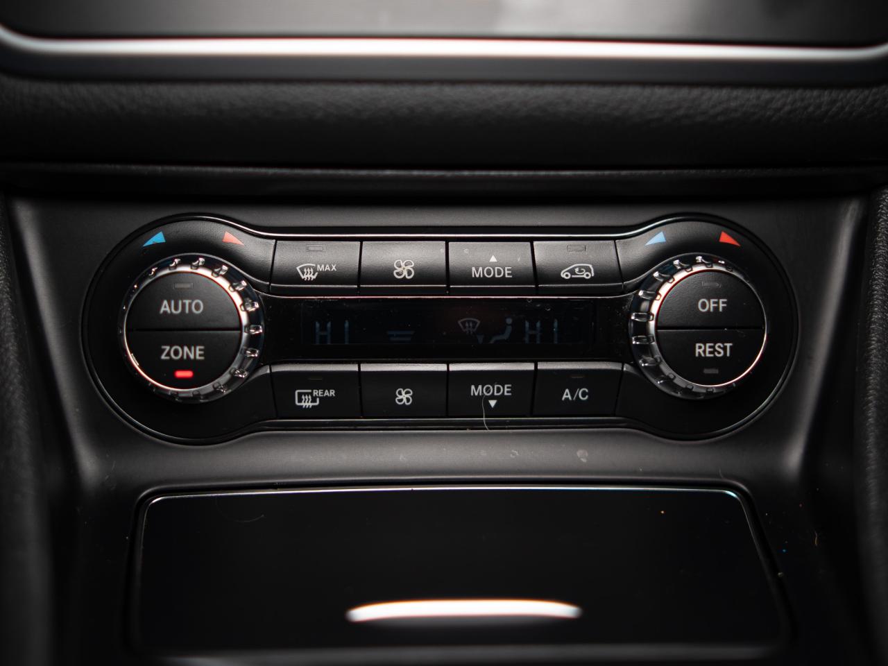 2020 Mercedes-Benz GLA 250 | AMG | PANO | WOOD TRIM Photo