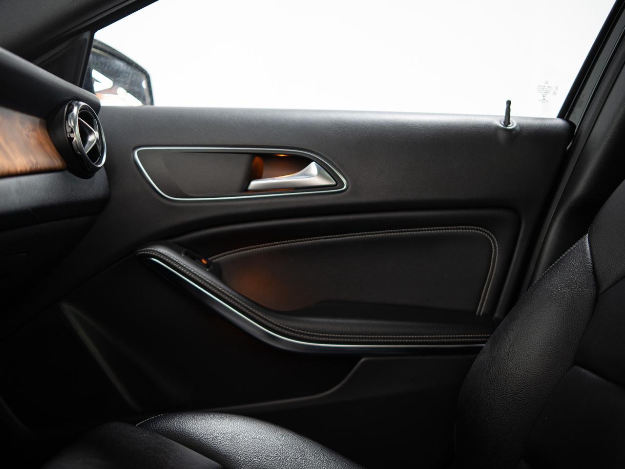 2020 Mercedes-Benz GLA 250 | AMG | PANO | WOOD TRIM Photo