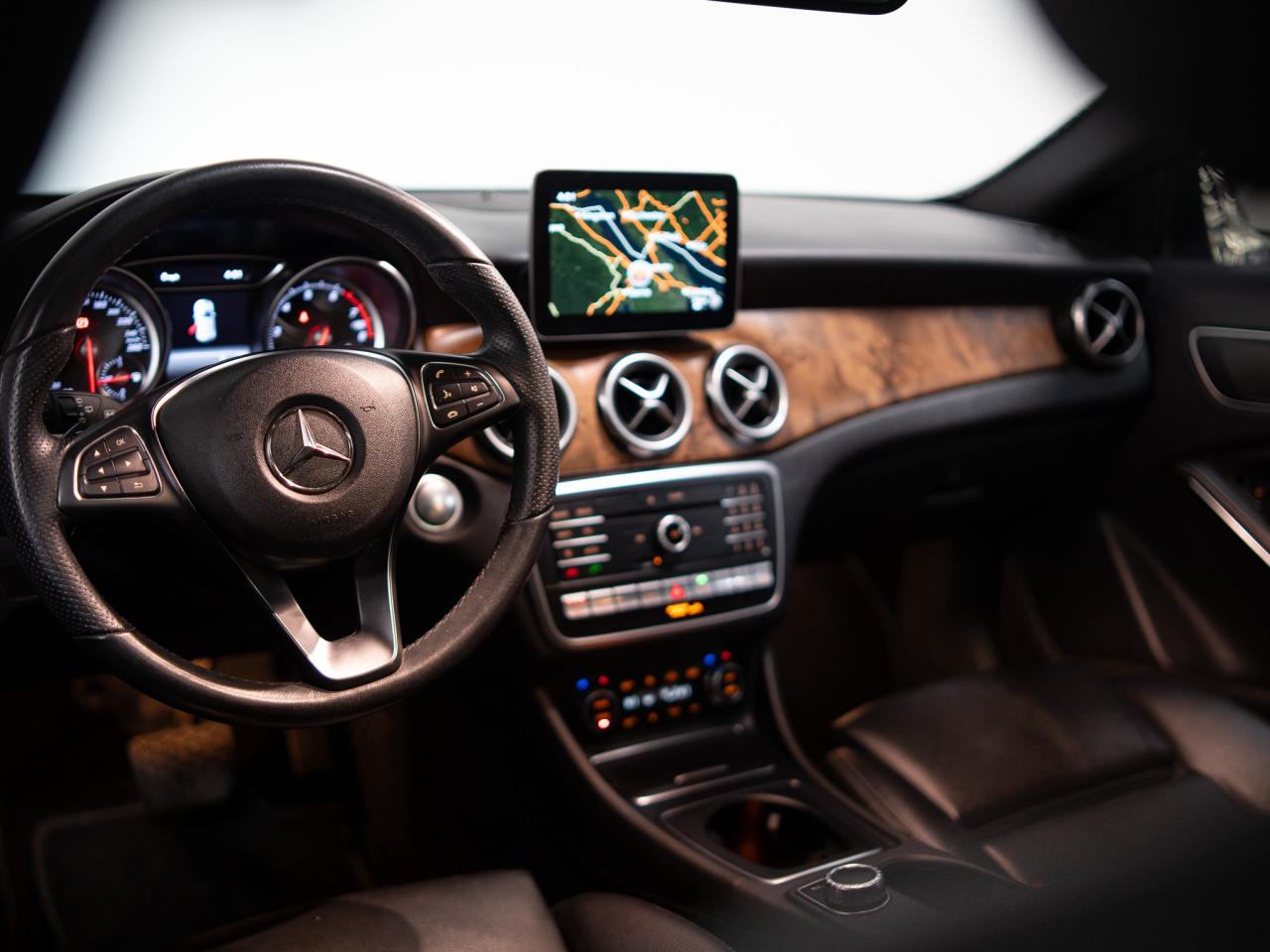2020 Mercedes-Benz GLA 250 | AMG | PANO | WOOD TRIM Photo