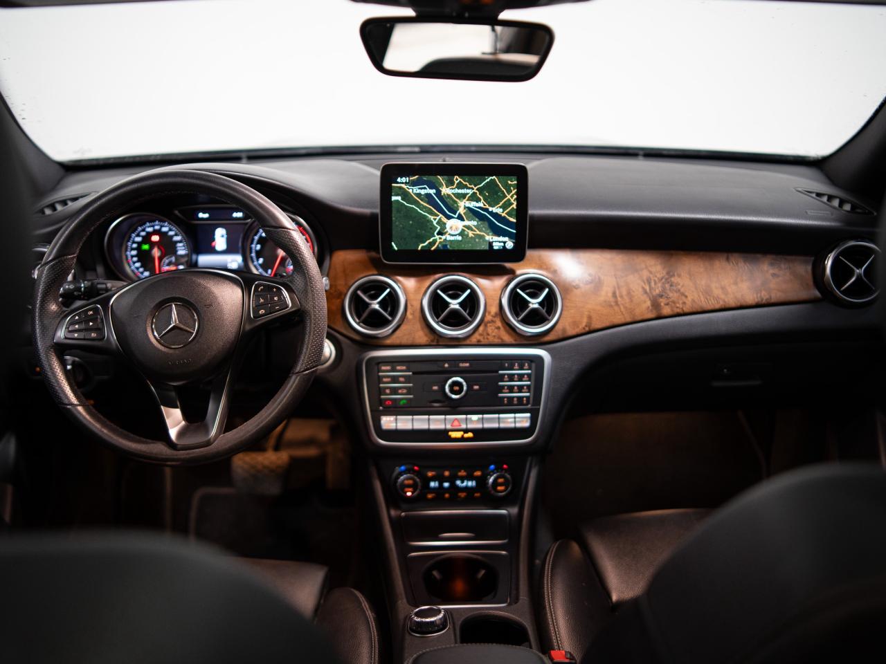 2020 Mercedes-Benz GLA 250 | AMG | PANO | WOOD TRIM Photo
