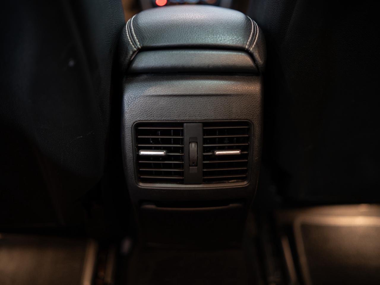 2020 Mercedes-Benz GLA 250 | AMG | PANO | WOOD TRIM Photo