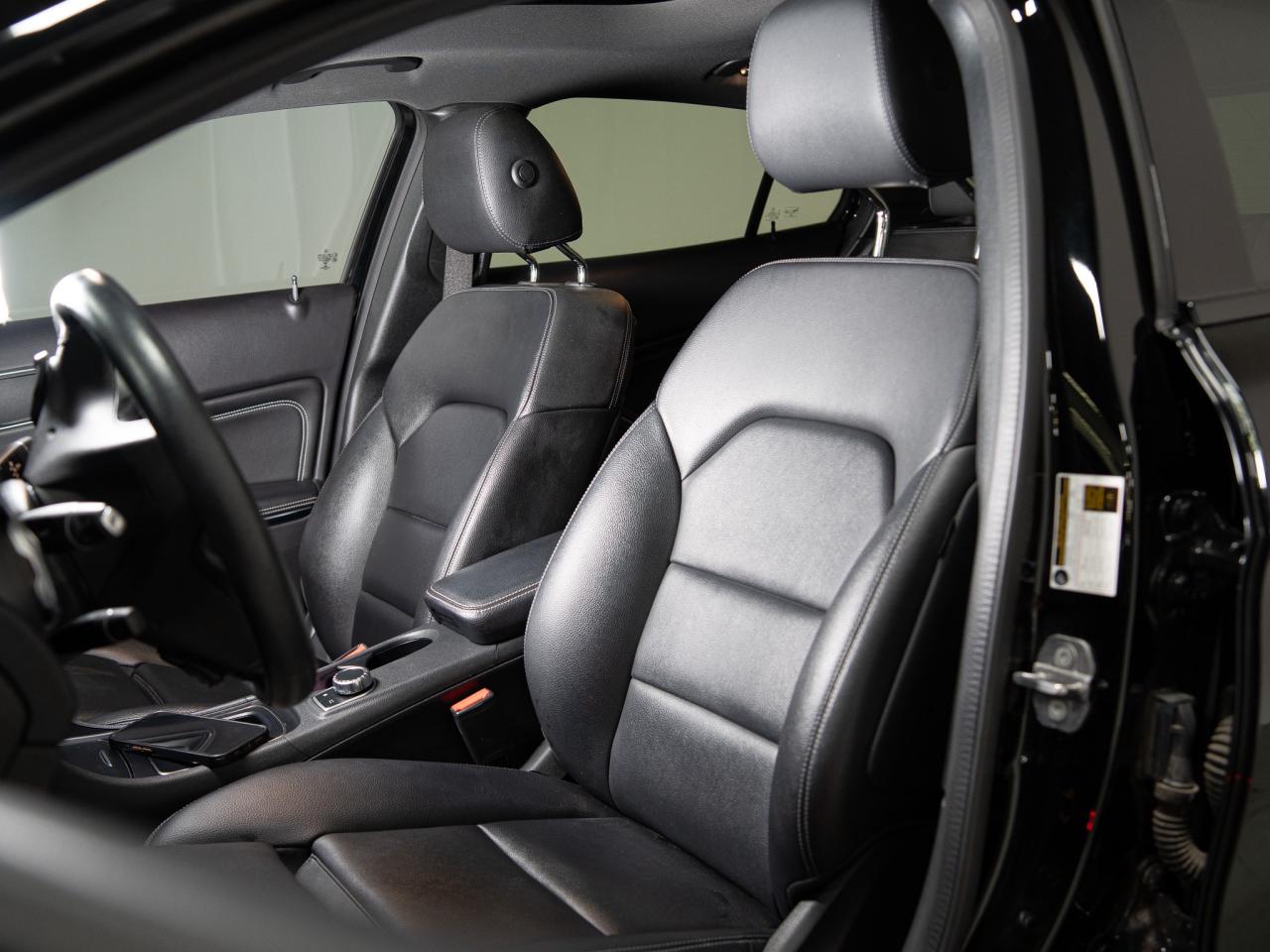 2020 Mercedes-Benz GLA 250 | AMG | PANO | WOOD TRIM Photo