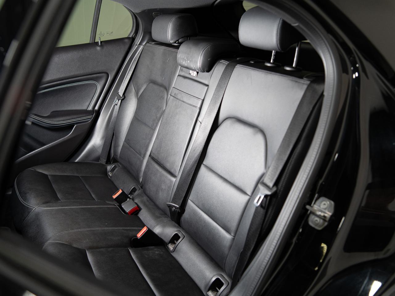 2020 Mercedes-Benz GLA 250 | AMG | PANO | WOOD TRIM Photo