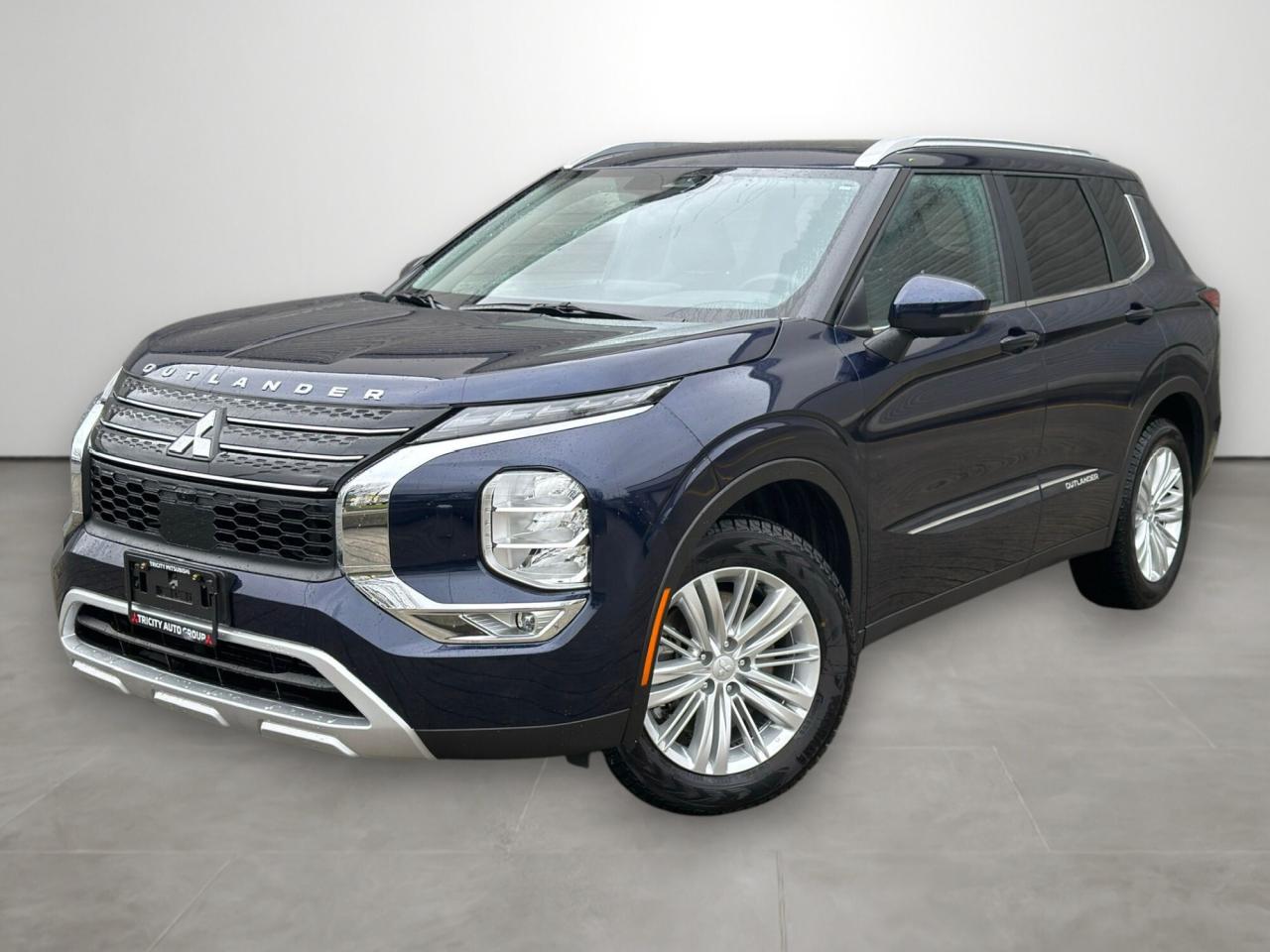 Used 2024 Mitsubishi Outlander LE - Navigation, MultiView Cameras, Power Liftgate for sale in Coquitlam, BC