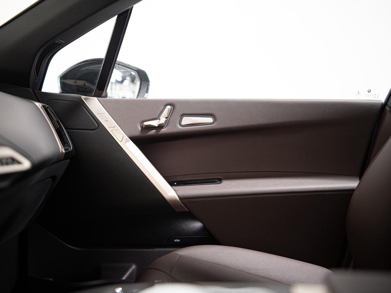 2023 BMW iX XDRIVE 50 | PREMIUM ESSENTIAL PKG | SPORT PKG Photo