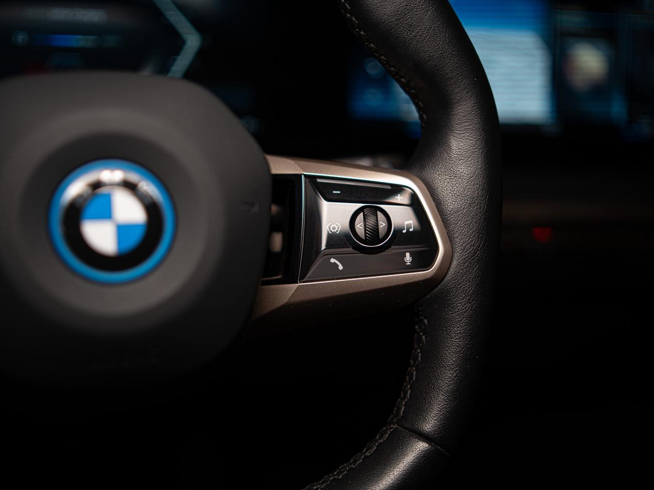 2023 BMW iX XDRIVE 50 | PREMIUM ESSENTIAL PKG | SPORT PKG Photo