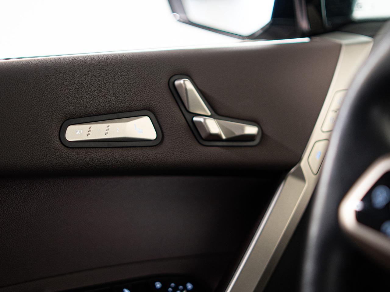 2023 BMW iX XDRIVE 50 | PREMIUM ESSENTIAL PKG | SPORT PKG Photo