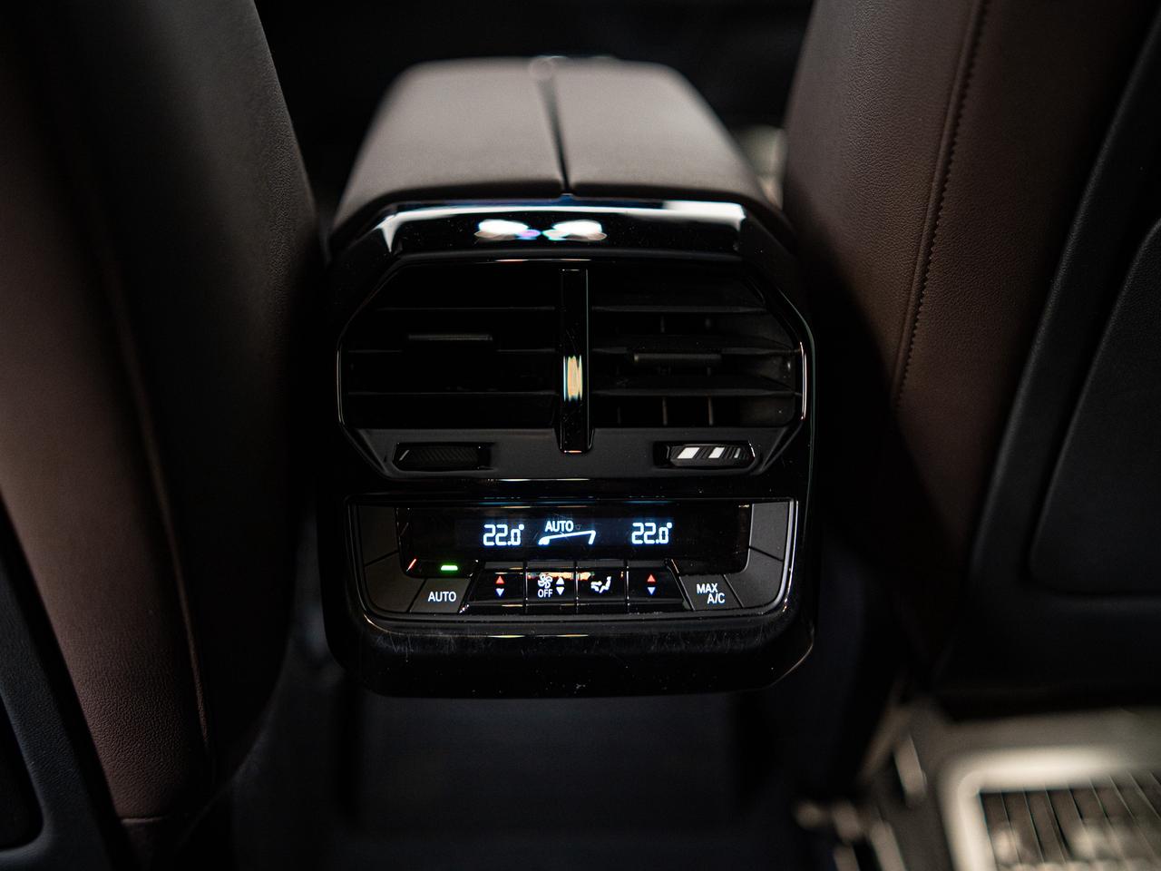 2023 BMW iX XDRIVE 50 | PREMIUM ESSENTIAL PKG | SPORT PKG Photo