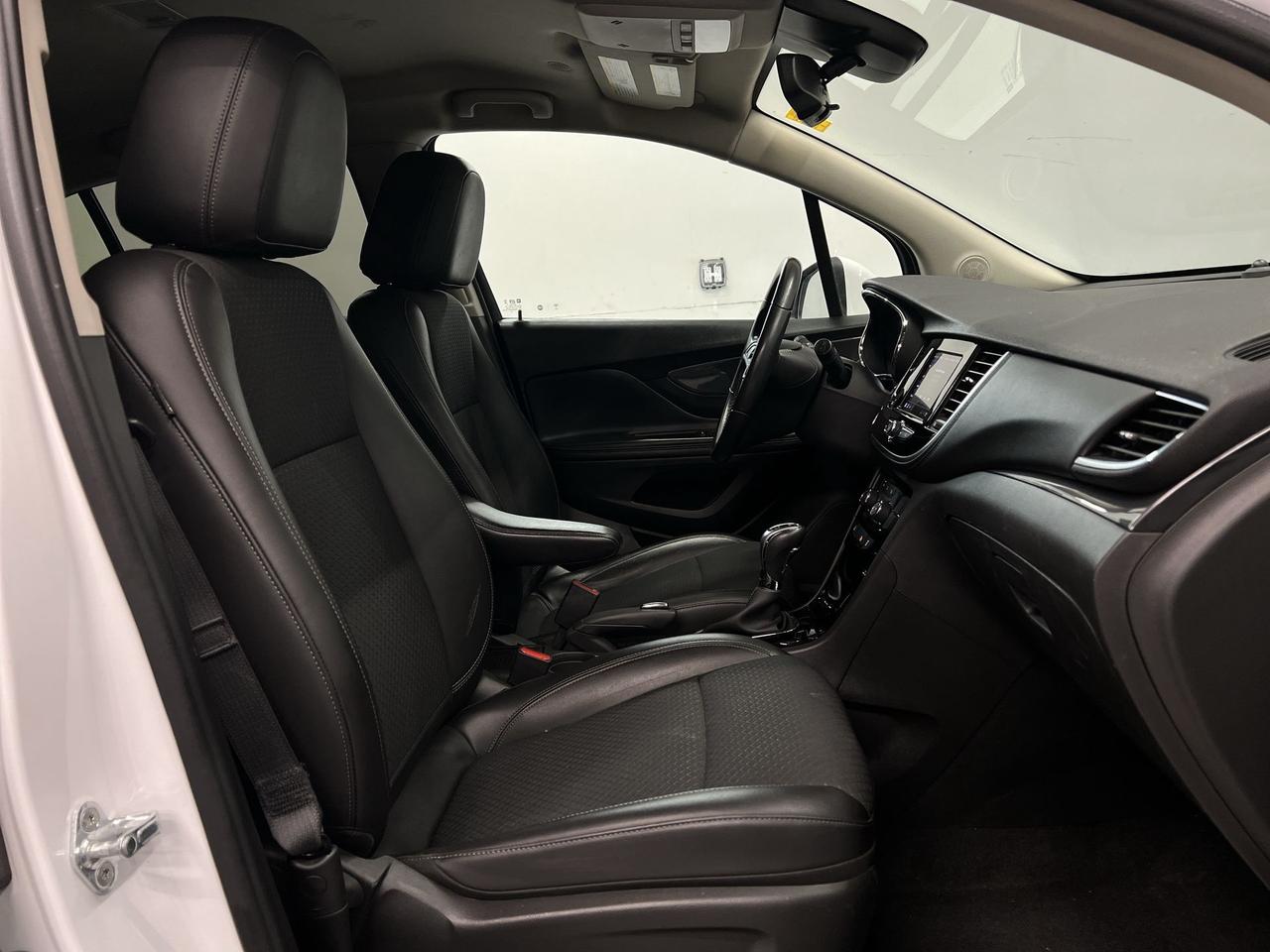 2022 Buick Encore AWD | CARPLAY |Leather | BLIND SPOT |REAR CAM |A/C Photo