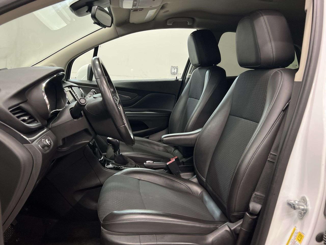 2022 Buick Encore AWD | CARPLAY |Leather | BLIND SPOT |REAR CAM |A/C Photo