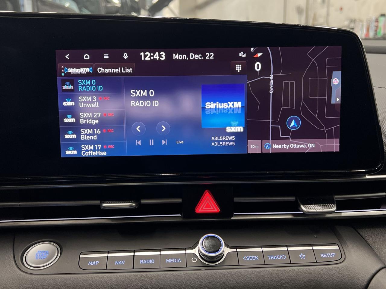 2024 Hyundai Elantra LUXURY |HTD LEATHER | SUNROOF |REMOTE START | A/C Photo